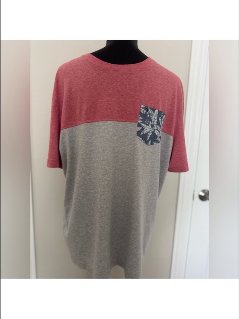 Tommy Hilfiger Men’s Red and Gray Colorblock Pocket Tee XL